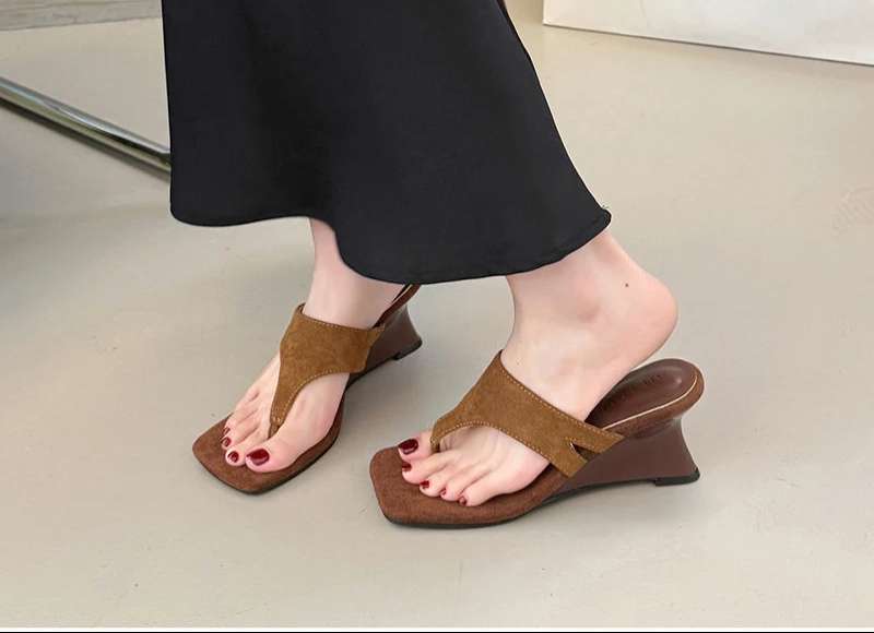 Clip Toe Fashion quirky heel Sandals