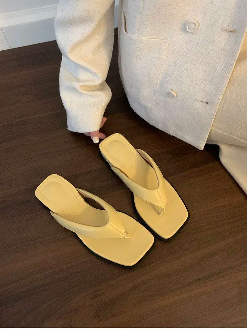 Clip Toe low Wedge Sandals
