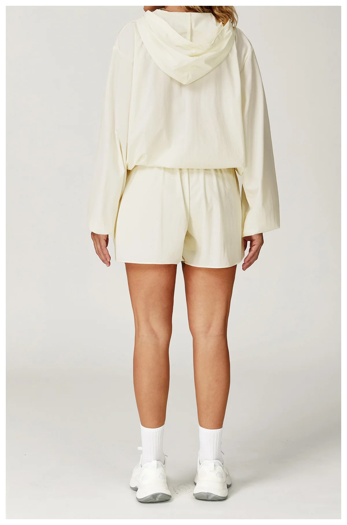 Long sleeved zipper front pocket sports jacket