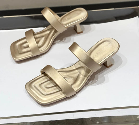 Two bands Square Toe medium Heel Sandals