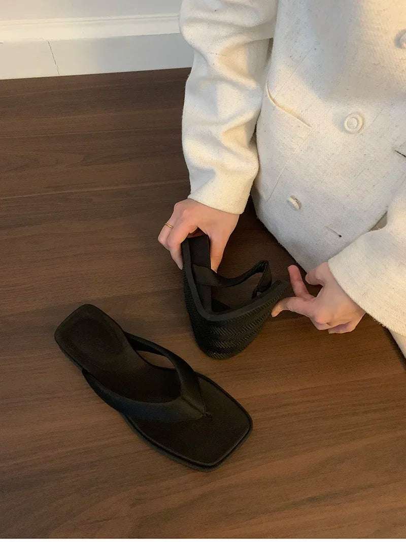 Clip Toe low Wedge Sandals