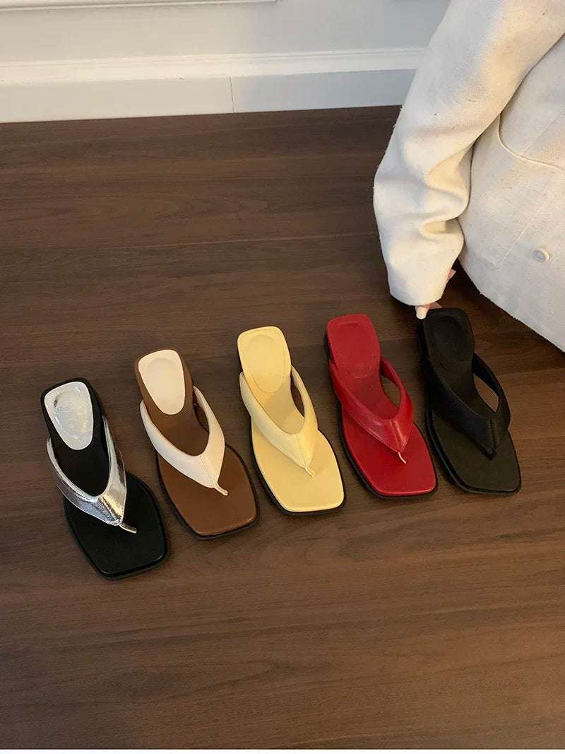 Clip Toe low Wedge Sandals