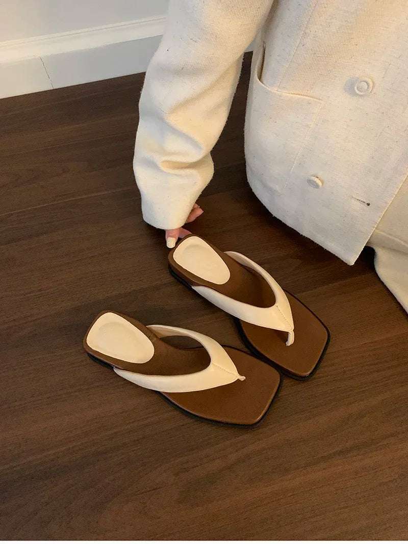 Clip Toe low Wedge Sandals