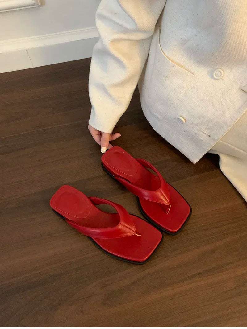 Clip Toe low Wedge Sandals