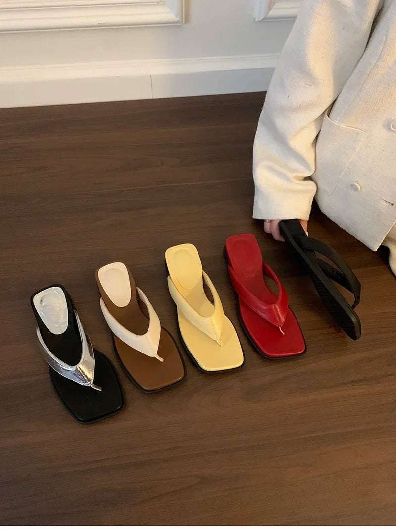 Clip Toe low Wedge Sandals