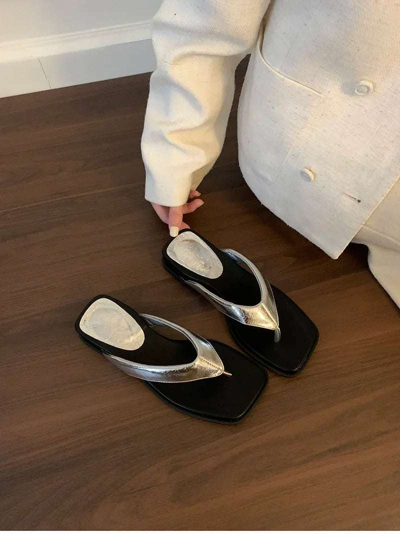 Clip Toe low Wedge Sandals